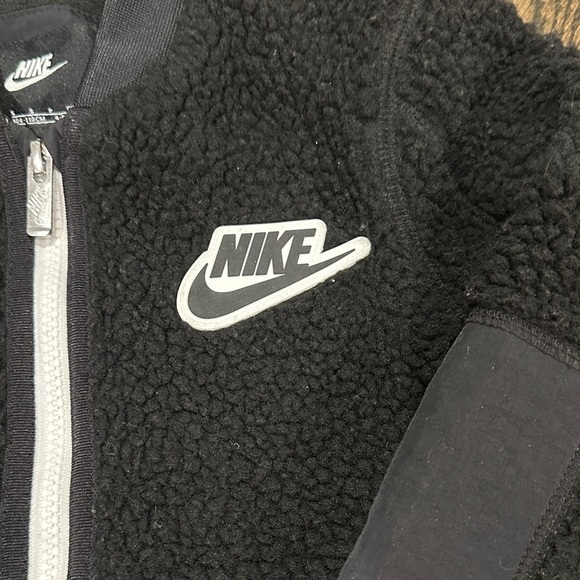 Nike Black Sherpa Jacket - Picture 4 of 4